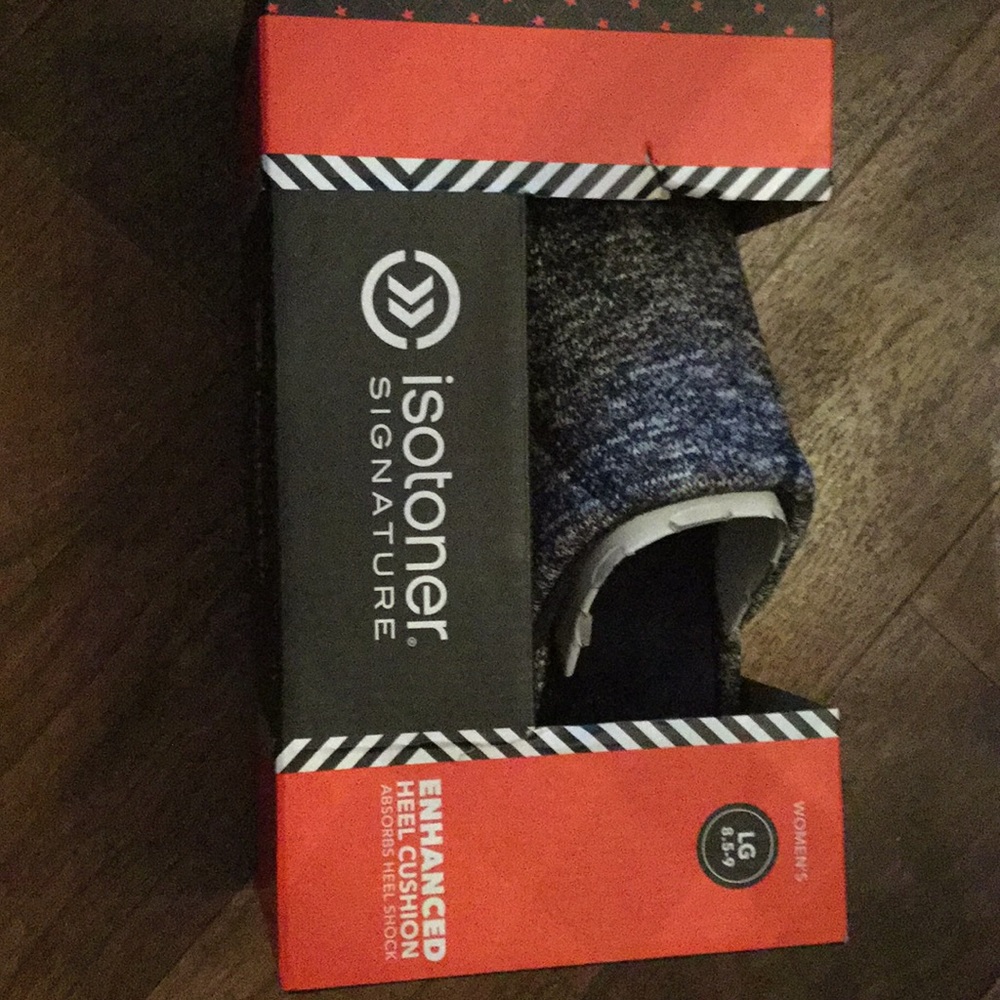 Isotoner Signature House shoes